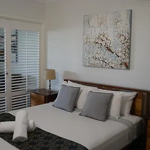 Airlie Seaview Aparthotel