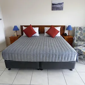 Airlie Court Units Aparthotel